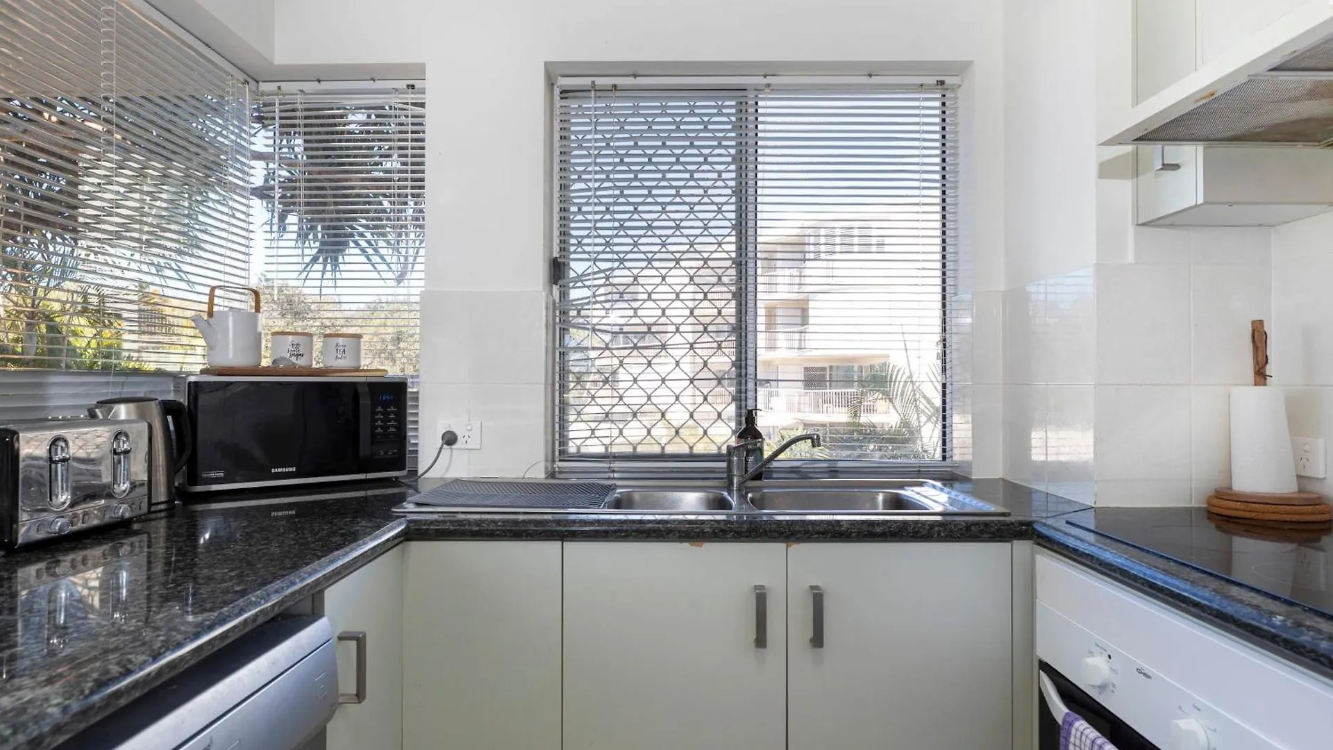 Surfside At Buddina With Direct Beach Access 0*,
